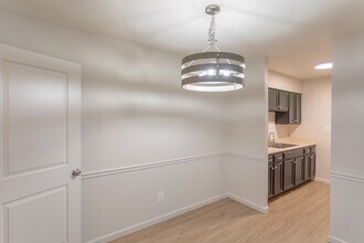 Day Heights Meadows in Milford, OH - Foto de edificio - Interior Photo