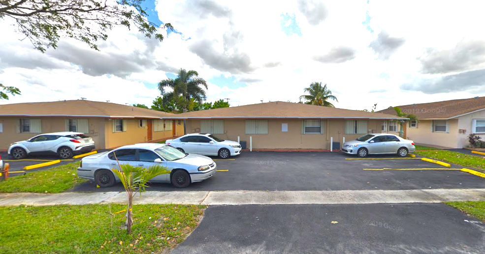 5220 NW 22nd St, Unit #5220 in Lauderhill, FL - Building Photo