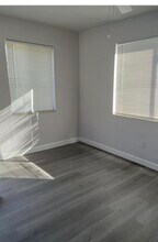 1730 NW 50th St in Miami, FL - Foto de edificio - Building Photo