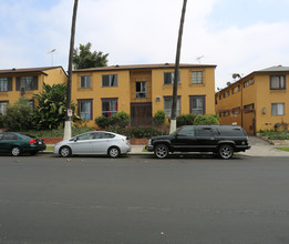 350 S Mariposa Ave in Los Angeles, CA - Foto de edificio - Building Photo