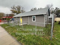 1200 East 23rd St S in Independence, MO - Foto de edificio - Building Photo