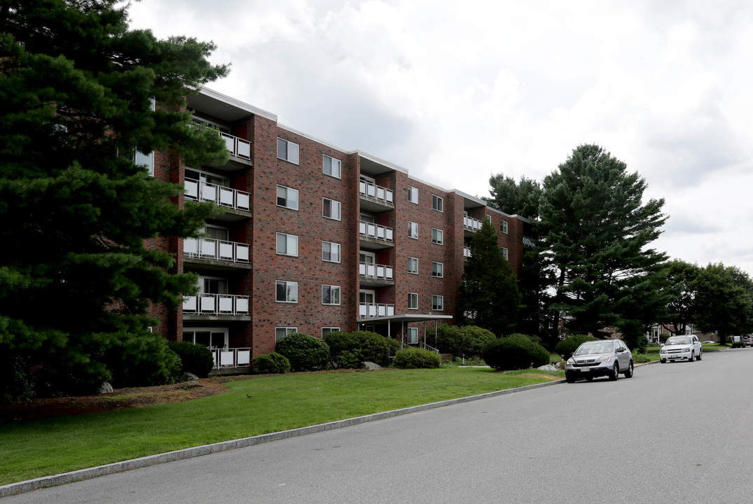 Hill Estates in Belmont, MA - Foto de edificio