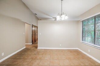 575 NW 38th Ave in Deerfield Beach, FL - Foto de edificio - Building Photo