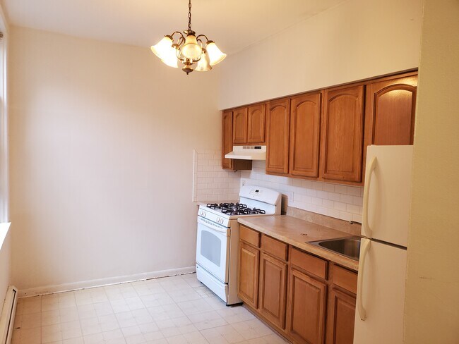 133 Anderson Ave, Unit 2F in Fairview, NJ - Building Photo - Building Photo