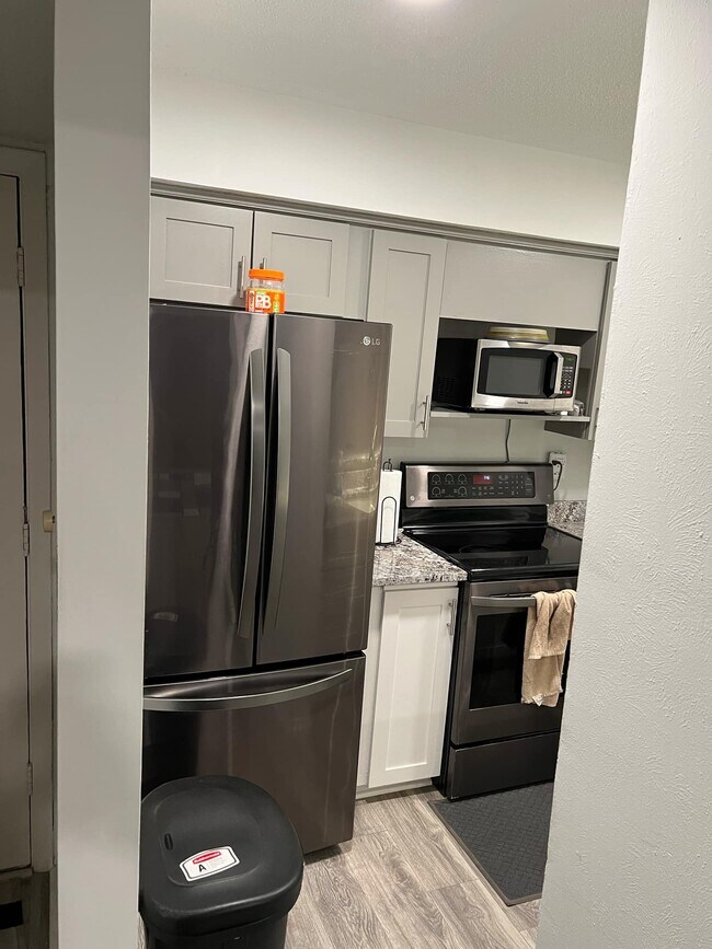 4837 Cedar Springs Rd, Unit 320 in Dallas, TX - Building Photo - Building Photo