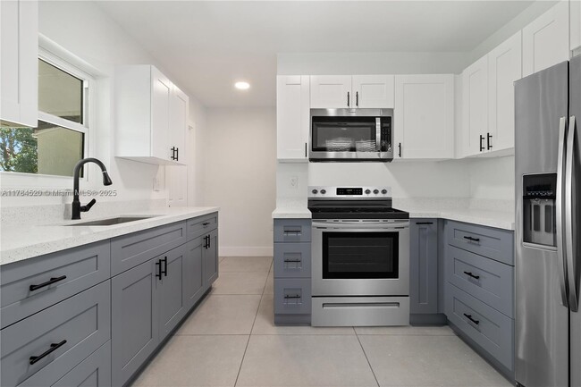 2900 NW 160th St in Opa Locka, FL - Building Photo - Building Photo
