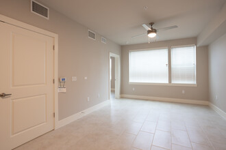 Laurel Creek Apartments in Austin, TX - Building Photo - Interior Photo