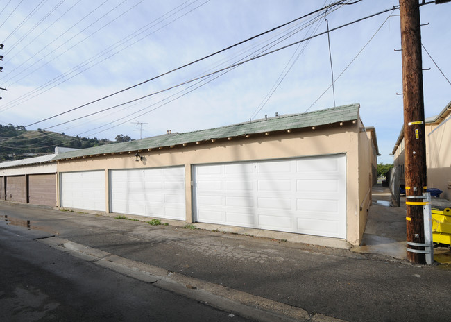 Carmona Apartments in Los Angeles, CA - Building Photo - Building Photo