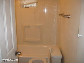 609 W 14th St in Junction City, KS - Building Photo - Building Photo