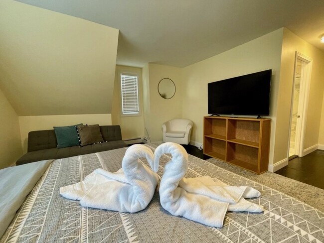 11 Bowdoin Ave, Unit 2