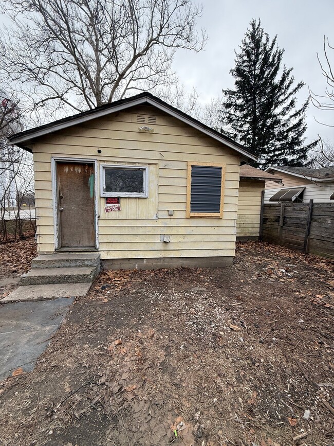 property at 1028 E Garfield Ave