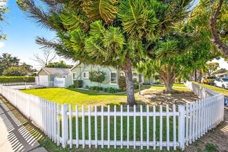 11758 Broadway Ave in Whittier, CA - Foto de edificio - Building Photo