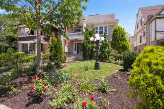 4055 Warwick Blvd, Unit 3 in Kansas City, MO - Foto de edificio - Building Photo