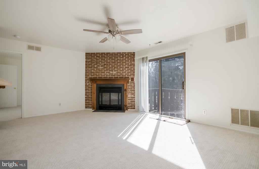 1810 Woodhollow Dr in Evesham, NJ - Building Photo