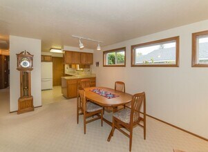 1981 Margaret St in Eugene, OR - Building Photo - Building Photo