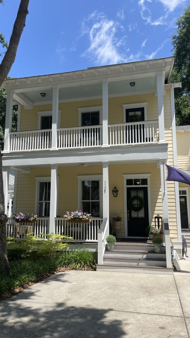 property at 1125 Phillips Park Dr