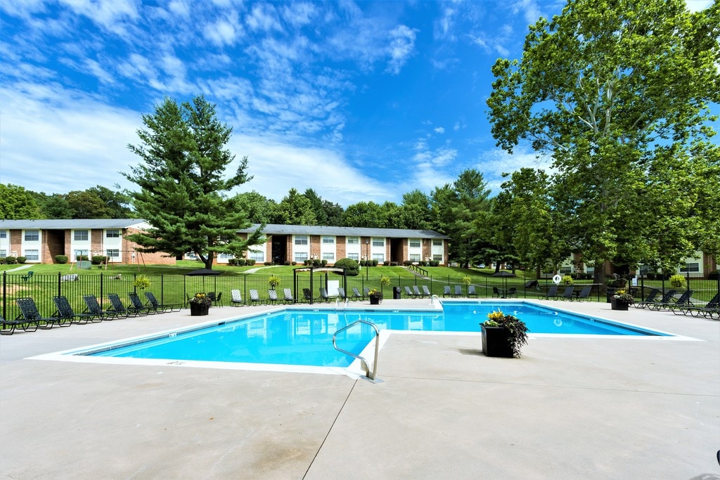 Allandale Falls Apartments in Kingsport, TN