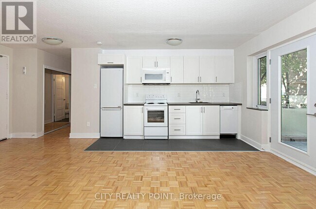95-495 Lawton Blvd in Toronto, ON - Building Photo - Building Photo