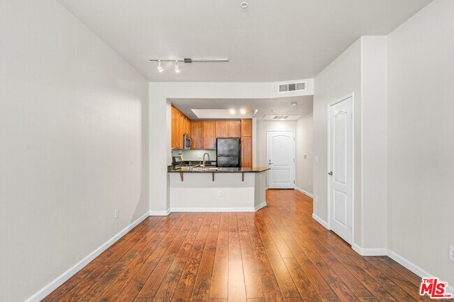 property at 4060 Glencoe Ave