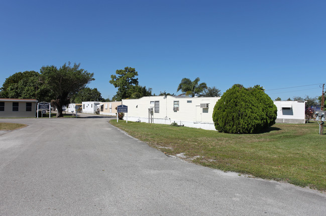 Green Acres Mobile Estates in Lake Worth, FL - Building Photo - Building Photo