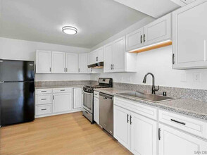 220 Riverview Way in Oceanside, CA - Building Photo - Building Photo