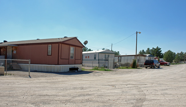 G & G Trailer Park in Socorro, TX - Foto de edificio - Building Photo