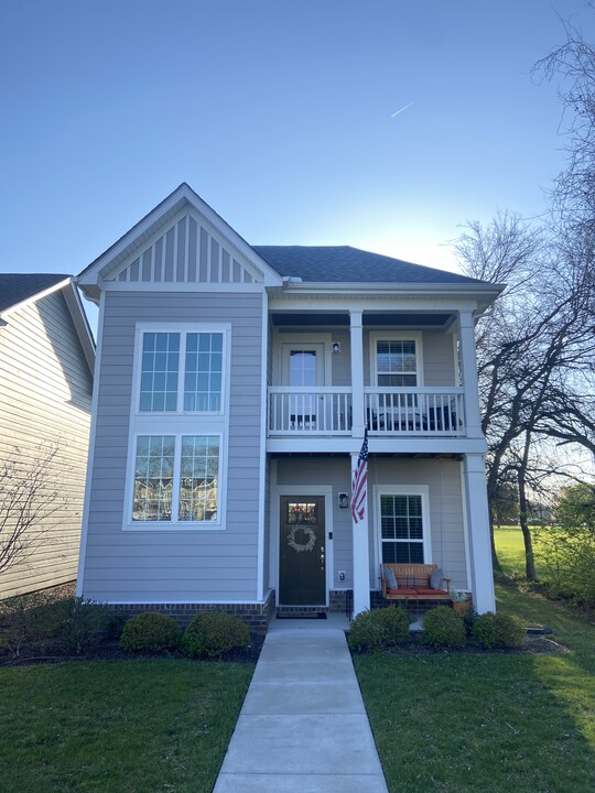 8004 Vibrant Pl in Hendersonville, TN - Foto de edificio