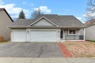 1109 Larch St in Farmington, MN - Building Photo - Building Photo