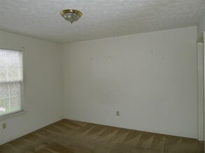 1600 Alexandria Dr in Lexington, KY - Building Photo - Building Photo