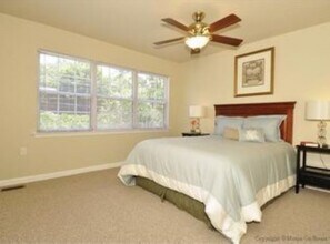 4422 S Four Mile Run Dr, Unit townhouse in Arlington, VA - Foto de edificio - Building Photo