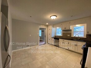 6809 Marty St in Overland Park, KS - Building Photo - Building Photo