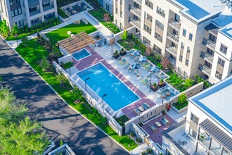 Florent in Garden City, NY - Foto de edificio - Building Photo