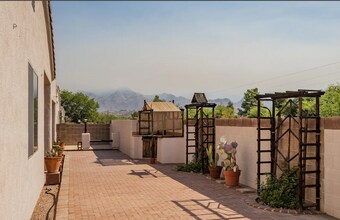 2512 N Ave Valiente in Tucson, AZ - Building Photo - Building Photo