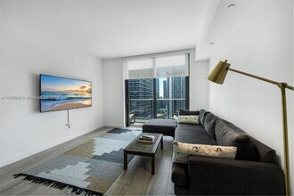 45 SW 9th St in Miami, FL - Building Photo - Building Photo