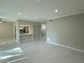 6500 Harbor Town Dr in Houston, TX - Building Photo - Building Photo