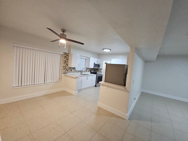 512 NW 113th St, Unit Unidad frente