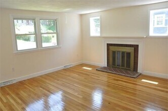 11 Rockland Pl in Newton, MA - Building Photo - Building Photo