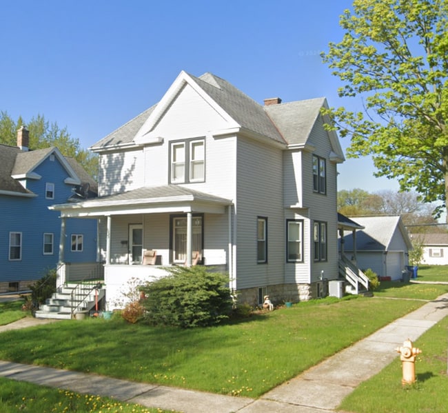property at 633 Michigan Ave