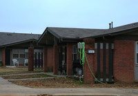 Village West Apartments in Sallisaw, OK - Foto de edificio - Building Photo