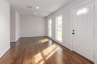 10402 Brinwood Dr in Houston, TX - Building Photo - Building Photo