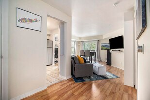 2221 S Huron Pkwy in Ann Arbor, MI - Building Photo