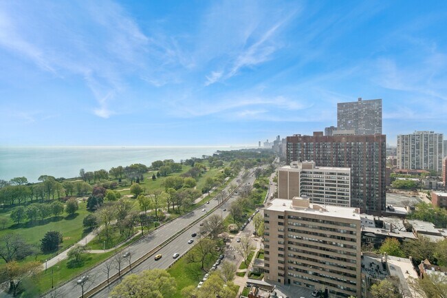 4250 N Marine Dr in Chicago, IL - Building Photo - Building Photo