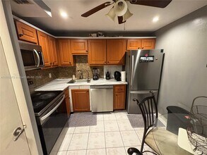 4152 Inverrary Dr in Lauderhill, FL - Building Photo - Building Photo