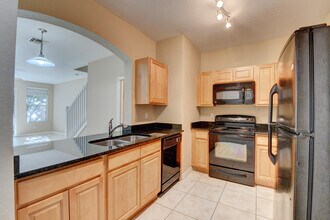 116 Williams Ct in Palm Springs, FL - Building Photo - Building Photo