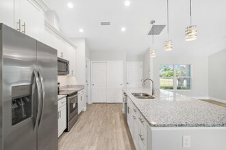 825 Haleybury St NW in Port Charlotte, FL - Building Photo - Building Photo