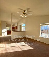 2275 Albatross Way in Sparks, NV - Building Photo - Building Photo