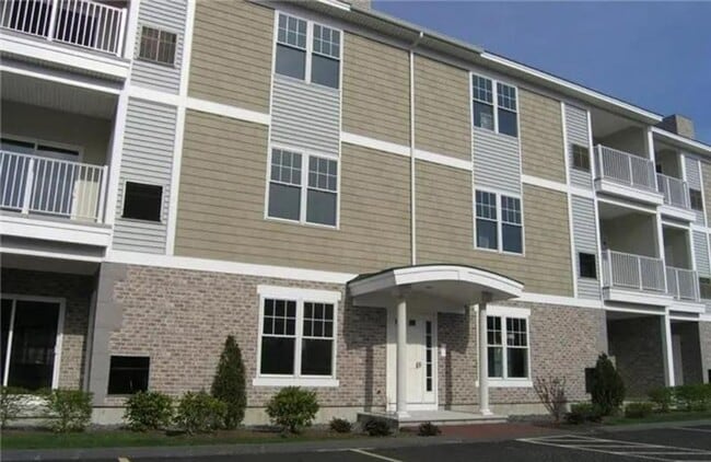 200 Roger Williams Ave in East Providence, RI - Building Photo - Building Photo