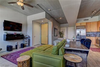 353 E Bonneville Ave in Las Vegas, NV - Building Photo - Building Photo