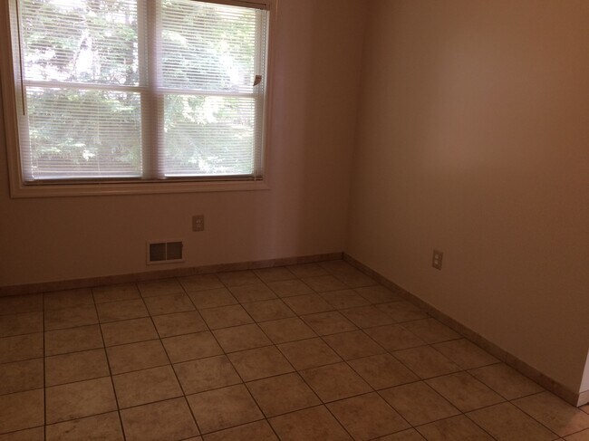 4 Carriage Ln, Unit carriage lane in Englishtown, NJ - Building Photo - Building Photo
