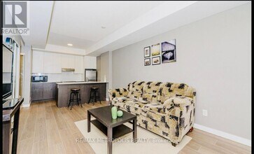 100 Canon Jackson Dr in Toronto, ON - Building Photo - Building Photo
